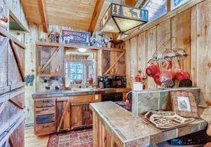 Moose Hut Cabin Dog Friendly Shared Hot Tub