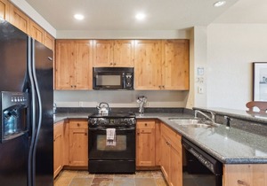Morning Eagle 209 - Slopeside condo in Whitefish Mountain Resort Village!