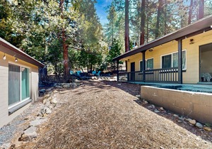 Mountain lakeview hotel, family-friendly with golf, skiing, WiFi, & Netflix