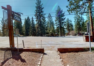 Mountain lakeview hotel, family-friendly with golf, skiing, WiFi, & Netflix