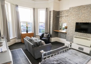 MOWBRAY 2, pet friendly, country holiday cottage in Bridlington