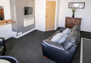 MOWBRAY 4, pet friendly, country holiday cottage in Bridlington