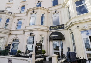 MOWBRAY 8, pet friendly, country holiday cottage in Bridlington