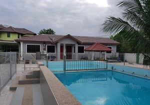 Mri Homestay Sg Buloh - 3 Br House (Ground Floor) with Centralised Private Pool