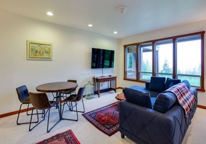 Mt. Baker Lodging Ensuite 15 - Sleeps 6!