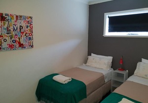Mt.Lawley Superb 2 BR location Comfort, style 4