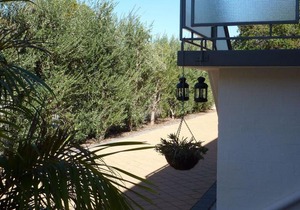 Mt.Lawley Superb 2 BR location Comfort, style 2