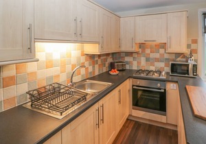 MULGRAVE COTTAGE, pet friendly, with open fire in Port Mulgrave