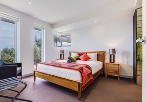 Nautilus 2 - Modern beachfront townhouse, opposite beach, water views