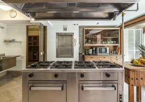 Near Rome: Villa, Pool, Tennis courts, Perfect Family Reunion, or Off-site Meeting