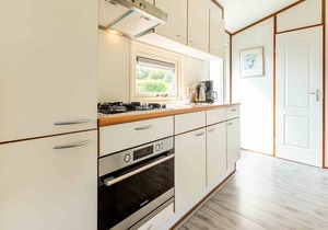 Neat chalet 3.5 km from the beach in Egmond