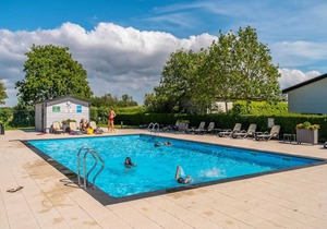 Neat chalet 3.5 km from the beach in Egmond