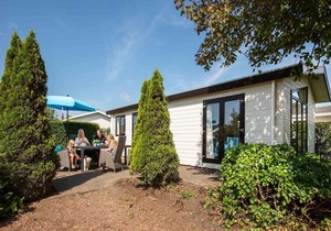 Neat chalet 3.5 km from the beach in Egmond