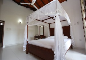 Negombo Villa near Beach/Airport - Sleeps 10