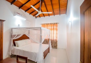 Negombo Villa near Beach/Airport - Sleeps 10