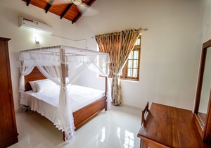 Negombo Villa near Beach/Airport - Sleeps 10