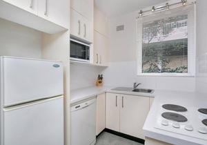 Neutral Bay- KURR6 - Kurraba Road - 1BR with Balcony Parking Near Kurraba Point Ferry and Harbour Views