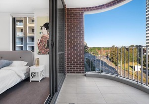 New apartment near city centre and shops for 4 ppl