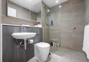 New apartment near city centre and shops for 4 ppl