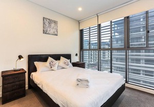 New, Bright Apartment in Waterloo near park