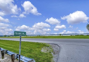 New condo next to Indian Lake with plenty of parking and a new W/D