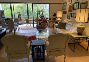 New listing on gorgeous, historic Kahala Beach!