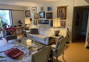 New listing on gorgeous, historic Kahala Beach!