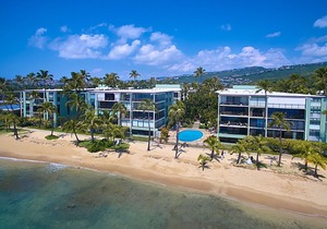 New listing on gorgeous, historic Kahala Beach!