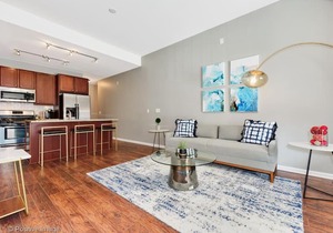New! Smart 2BR Near McCormick Place