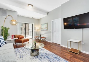 New! Smart 2BR Near McCormick Place