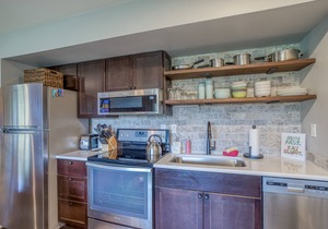 Newly Renovated, 2 Bedroom Corner Condo with Access to Pool, Bikes