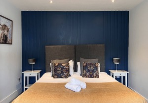 Newlyn House - Double Furnished Bedroom