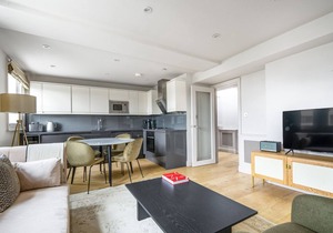 Nice 3rd flr 2BR, close to Portobello Mkt & Ladbroke GrSt, by Blueground