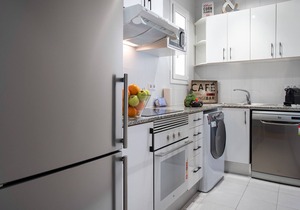 Nice balcony 2 bdrm apartment Sagrada Familia