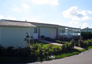 Nice chalet with beach at 600 m.