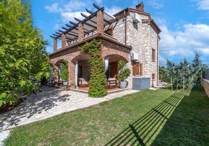 Nice home in Cabrunici with WiFi