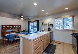 Nicely updated Lake Forest Glen end unit townhome