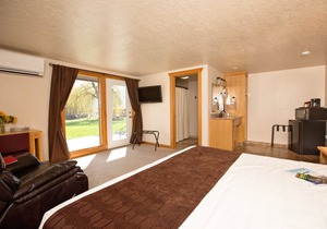 Ninepipes Lodge