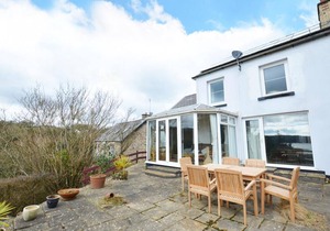 No 2 Sea View - Four Bedroom House, Sleeps 8