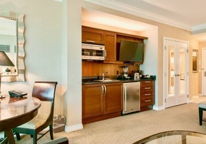 No Resort Fee ! Balcony Strip View Suite - Pool