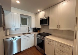 OCEAN FRONT CONDO. ENJOY YOUR MORNING COFFEE SITTING ON YOUR PRIVATE BALCONY WATCHING THE SUNRISE.