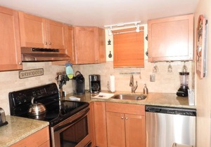 OCEAN FRONT CONDO. ENJOY YOUR MORNING COFFEE SITTING ON YOUR PRIVATE BALCONY WATCHING THE SUNRISE.