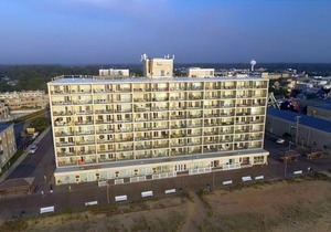 OCEAN FRONT CONDO. ENJOY YOUR MORNING COFFEE SITTING ON YOUR PRIVATE BALCONY WATCHING THE SUNRISE.