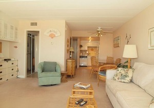OCEAN FRONT CONDO. ENJOY YOUR MORNING COFFEE SITTING ON YOUR PRIVATE BALCONY WATCHING THE SUNRISE.