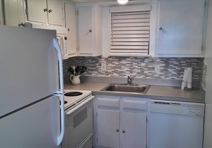 OCEAN FRONT CONDO. ENJOY YOUR MORNING COFFEE SITTING ON YOUR PRIVATE BALCONY WATCHING THE SUNRISE.