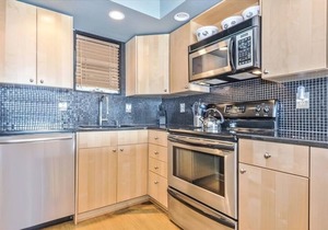 OCEAN FRONT CONDO. ENJOY YOUR MORNING COFFEE SITTING ON YOUR PRIVATE BALCONIES WATCHING THE SUNRISE.
