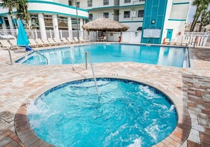 Ocean Front Condo - Excellent Location Next to Pier! Family Friendly