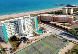 Ocean Front Condo - Excellent Location Next to Pier! Family Friendly