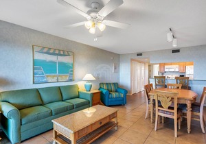 Ocean Front Resort - 2BR Condo -Near the Pier - Tiki Bar - Pool - Game Room