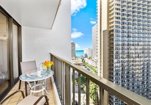 Ocean View, Steps to Waikiki Beach and Free Parking